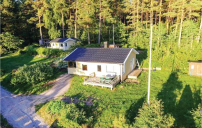 Stunning Home In Fristad With Wifi Tämta